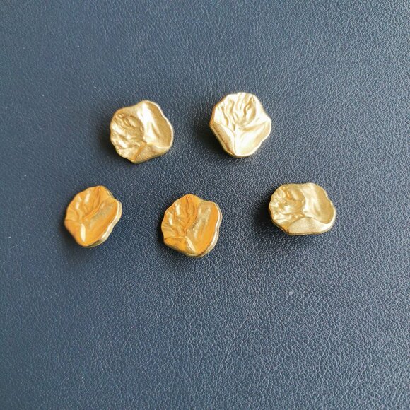 Set Of 5 Gold Hammered Style Buttons 18mm / 0.7" - Picture 1 of 4